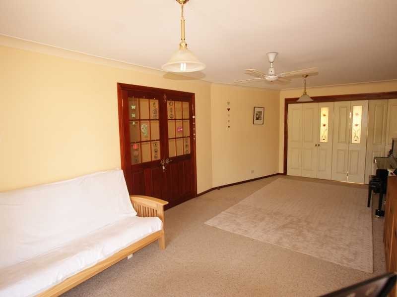 33 Coomburra Crescent, Ocean Shores NSW 2483