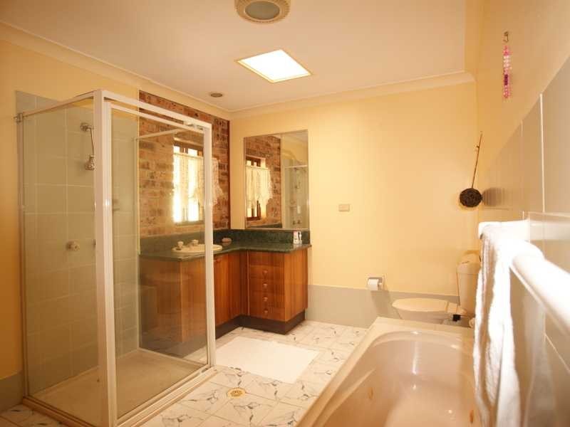 33 Coomburra Crescent, Ocean Shores NSW 2483