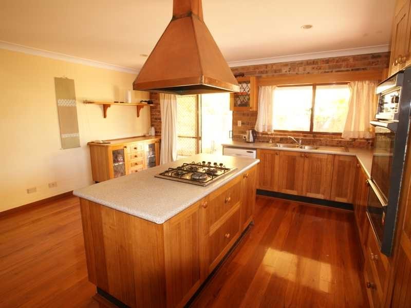33 Coomburra Crescent, Ocean Shores NSW 2483