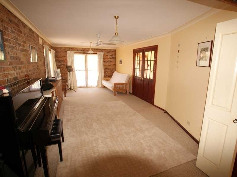 33 Coomburra Crescent, Ocean Shores NSW 2483