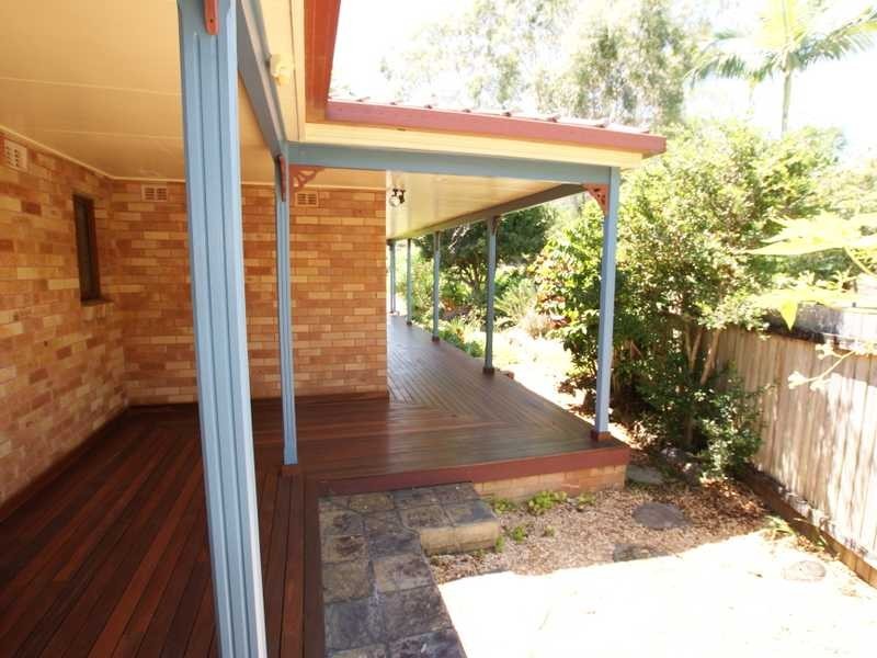 33 Coomburra Crescent, Ocean Shores NSW 2483