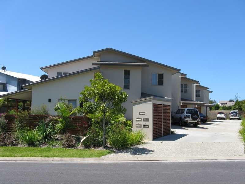 3/4 Halyard Court, Ocean Shores NSW 2483