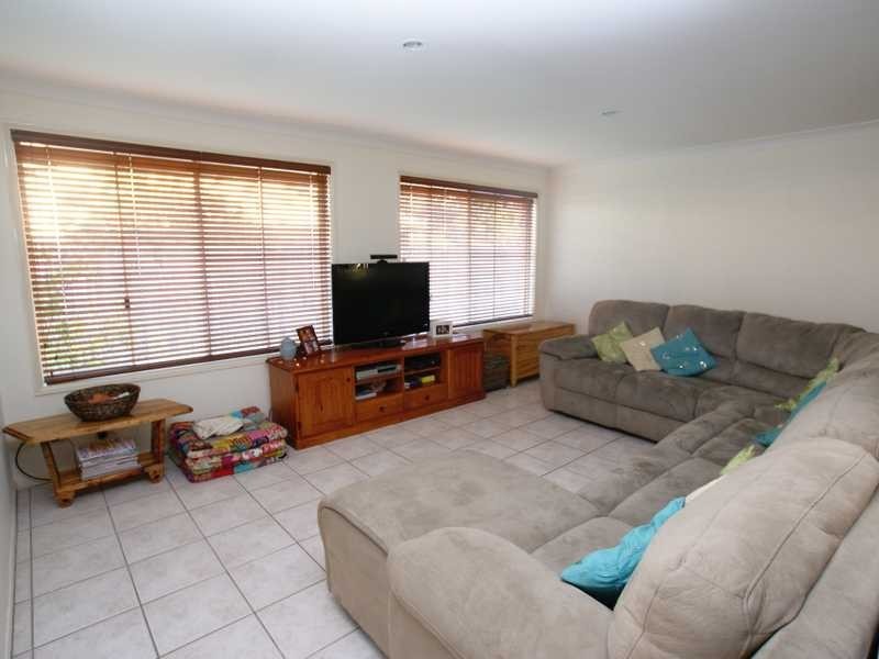 5 Eloura Court, Ocean Shores NSW 2483