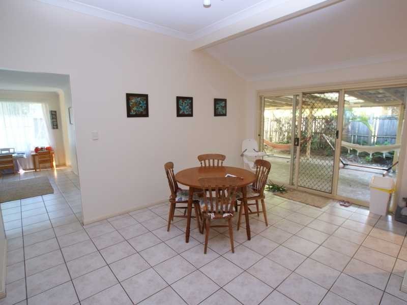 5 Eloura Court, Ocean Shores NSW 2483