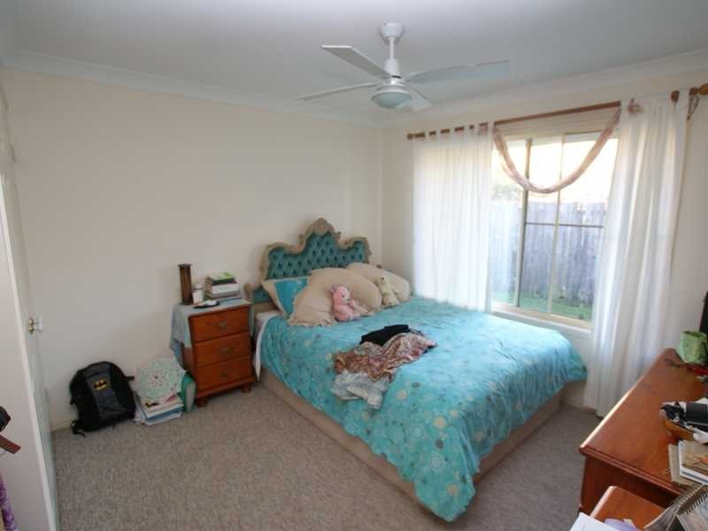 5 Eloura Court, Ocean Shores NSW 2483