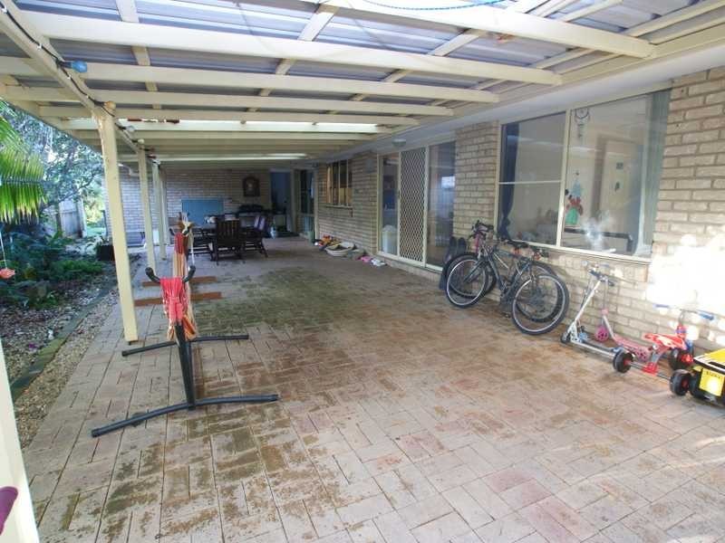 5 Eloura Court, Ocean Shores NSW 2483