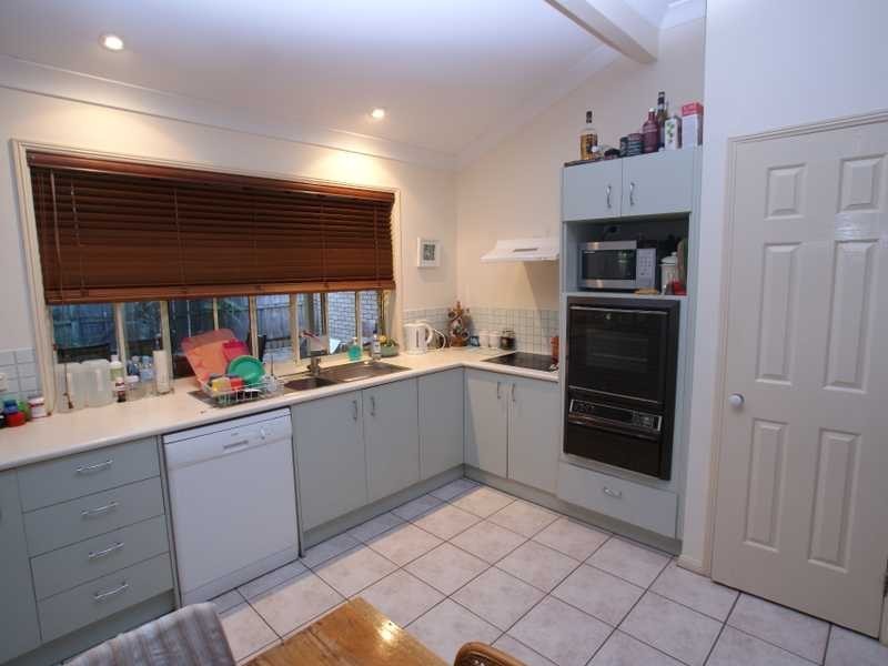 5 Eloura Court, Ocean Shores NSW 2483