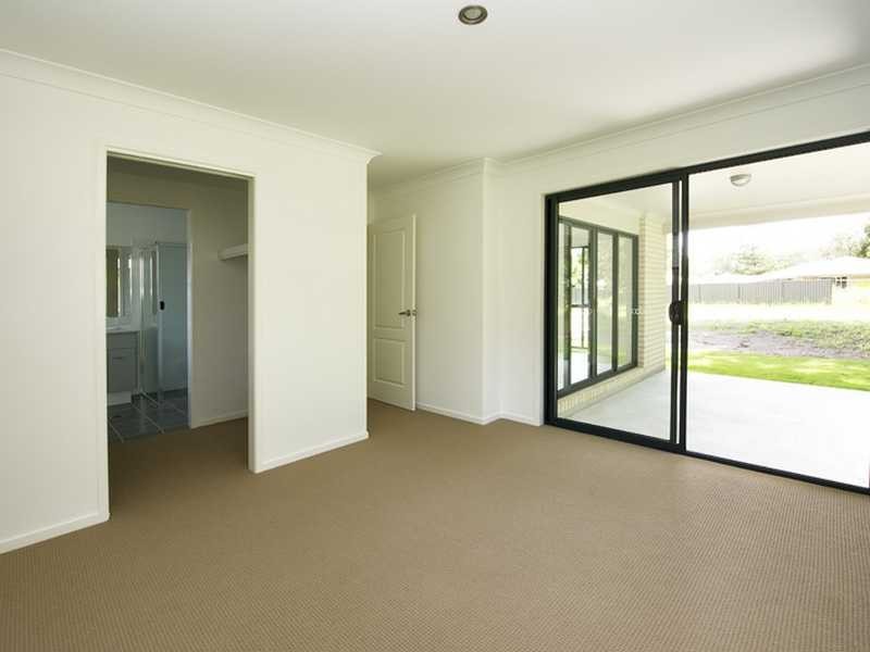2/15 Boondoon Crescent, Ocean Shores NSW 2483