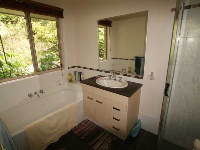 20 Kiyung Court, Ocean Shores NSW 2483