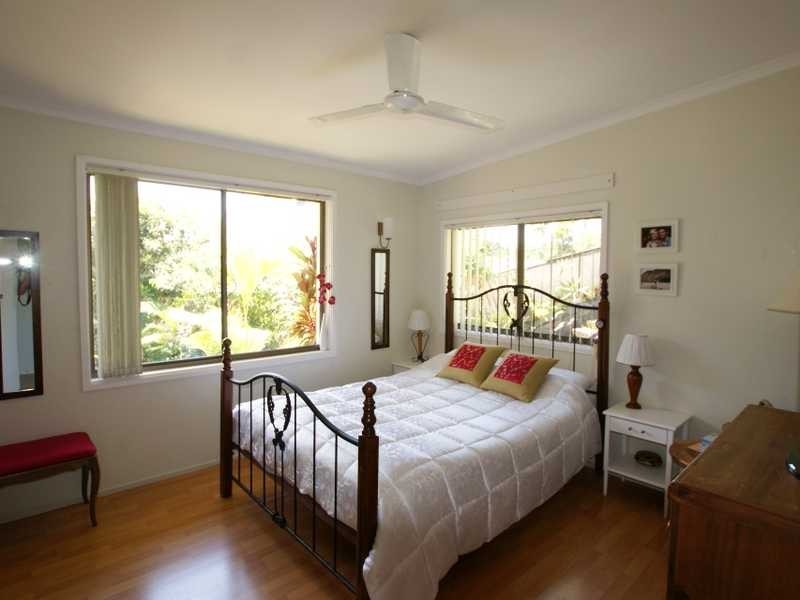 4 Narooma Drive, Ocean Shores NSW 2483