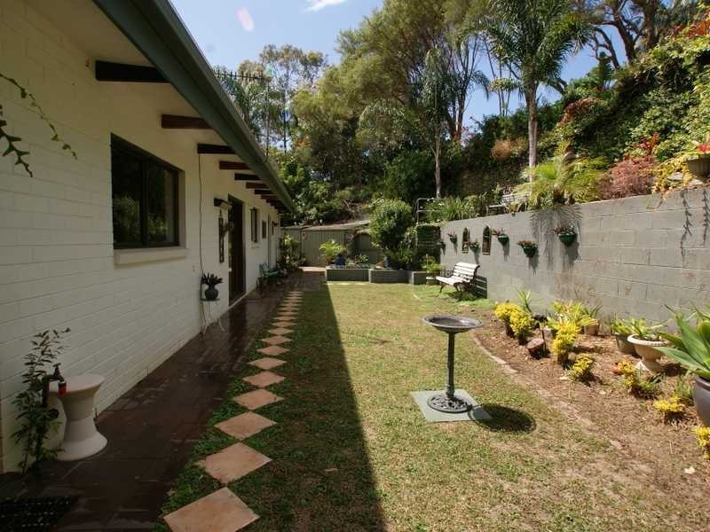 4 Narooma Drive, Ocean Shores NSW 2483