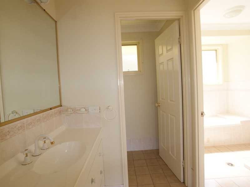 4 Goondooloo Drive, Ocean Shores NSW 2483