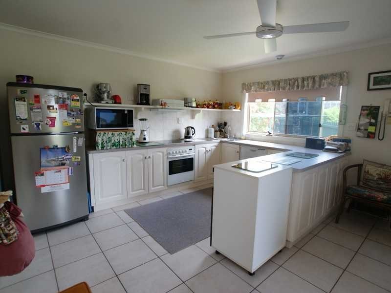 2 Coonawarra Court, Ocean Shores NSW 2483