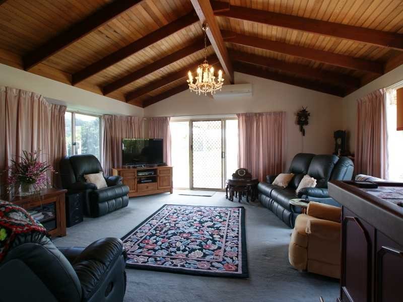 2 Coonawarra Court, Ocean Shores NSW 2483