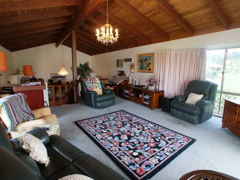 2 Coonawarra Court, Ocean Shores NSW 2483