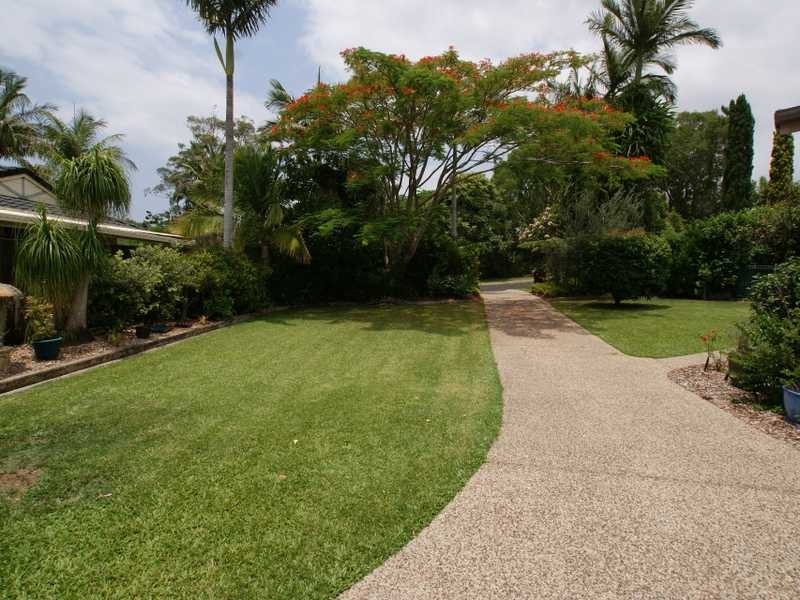 2 Coonawarra Court, Ocean Shores NSW 2483