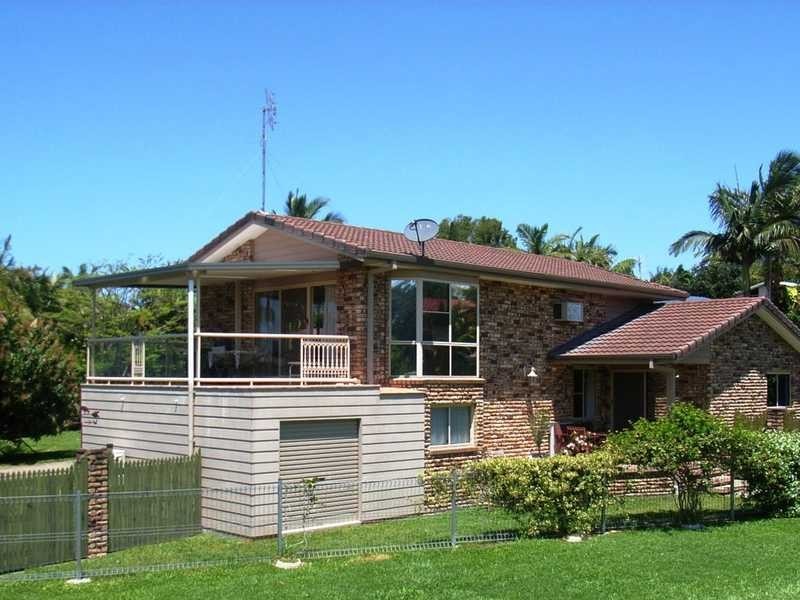 2 Coonawarra Court, Ocean Shores NSW 2483