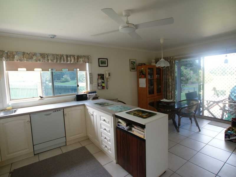 2 Coonawarra Court, Ocean Shores NSW 2483