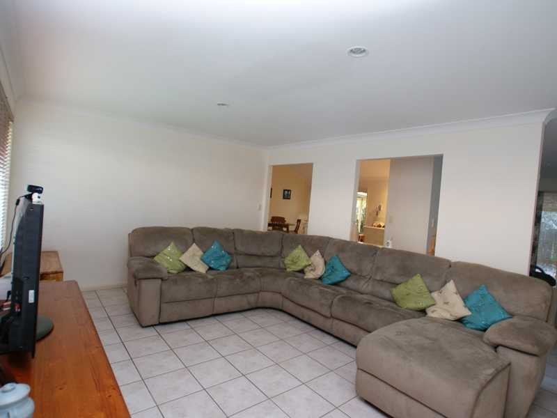 5 Eloura Court, Ocean Shores NSW 2483