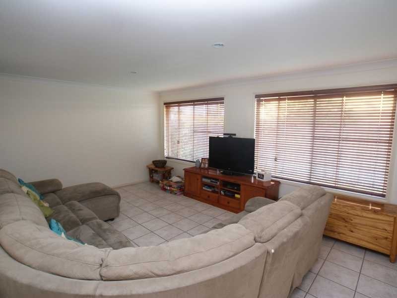 5 Eloura Court, Ocean Shores NSW 2483