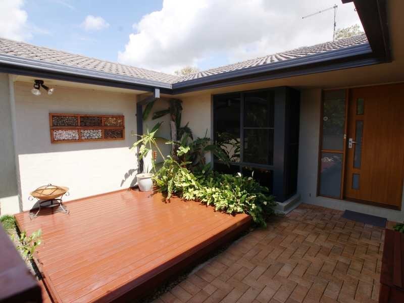 7 Barkala Court, Ocean Shores NSW 2483