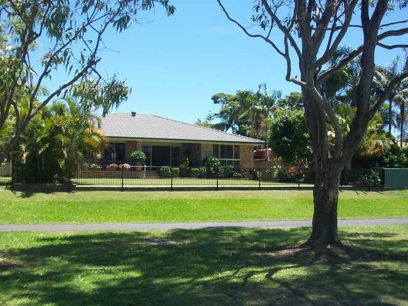 74 Balemo Drive, Ocean Shores NSW 2483