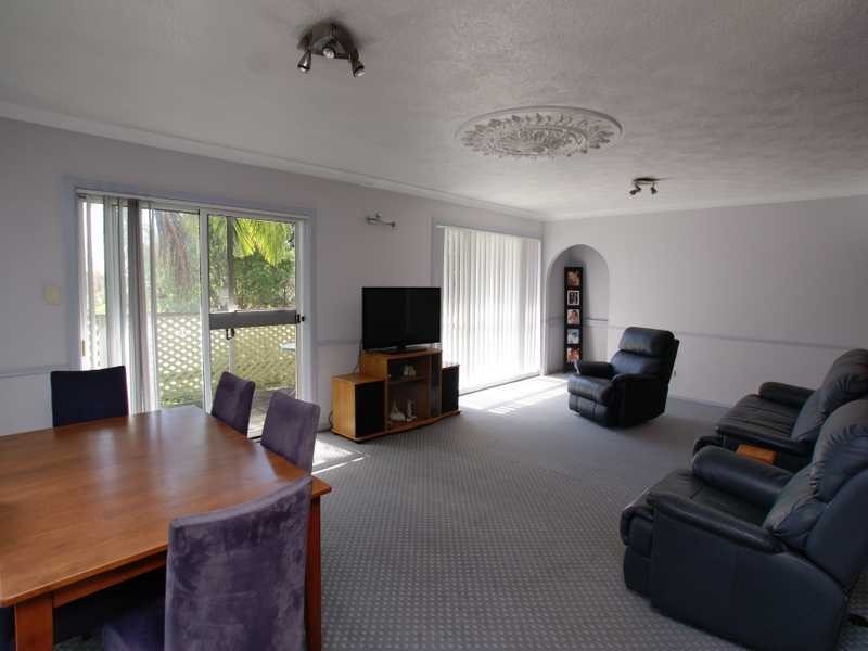 7 Narooma Drive, Ocean Shores NSW 2483