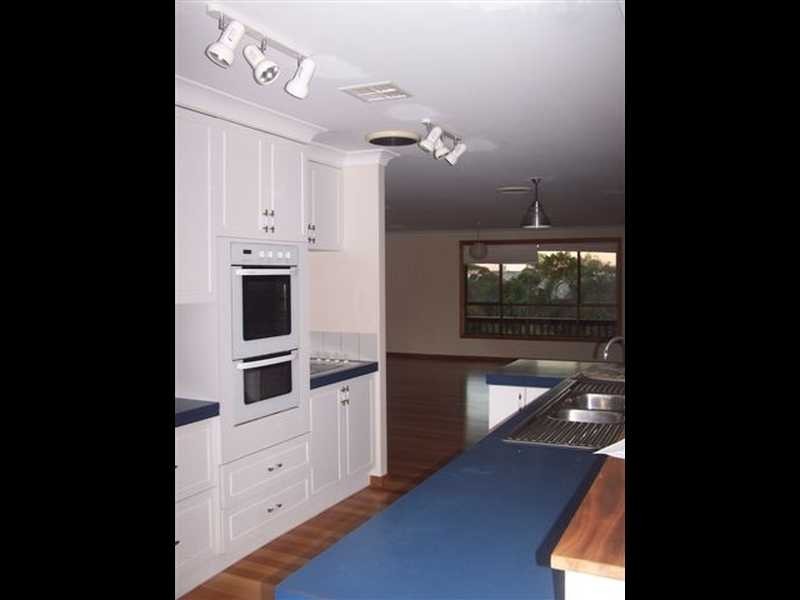 2 Katya Court, Ocean Shores NSW 2483