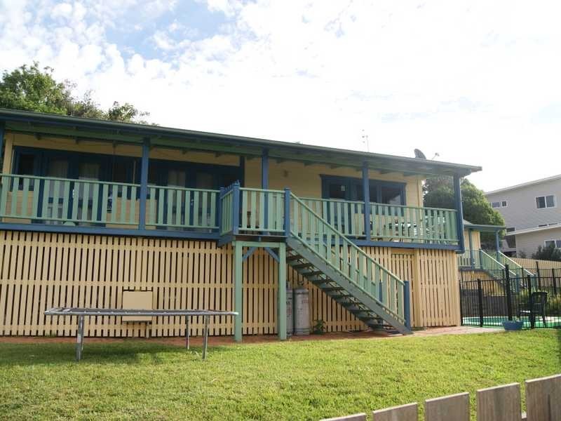 4 Jarrah Crescent, Ocean Shores NSW 2483