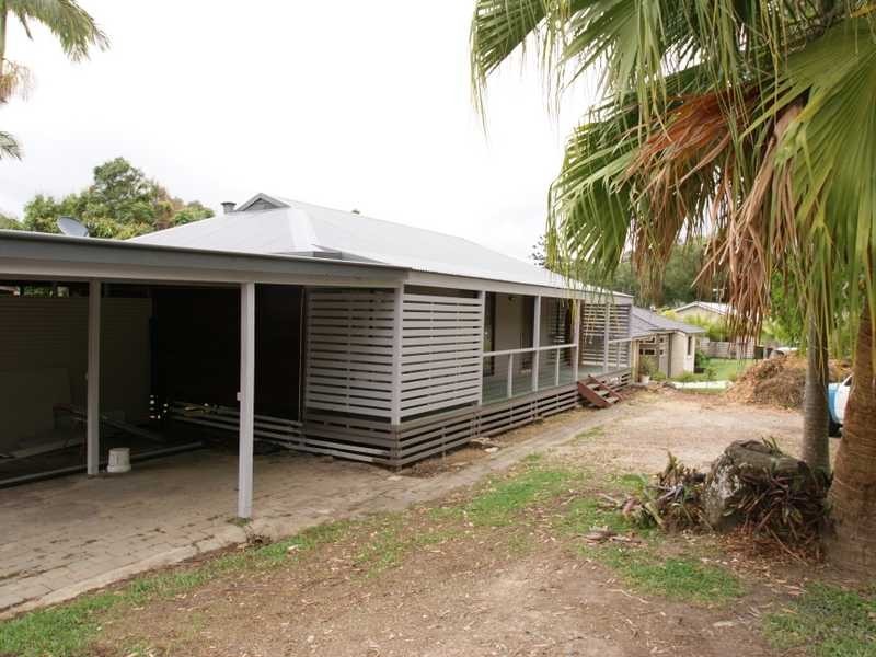 House 1/3 Arika Avenue, Ocean Shores NSW 2483