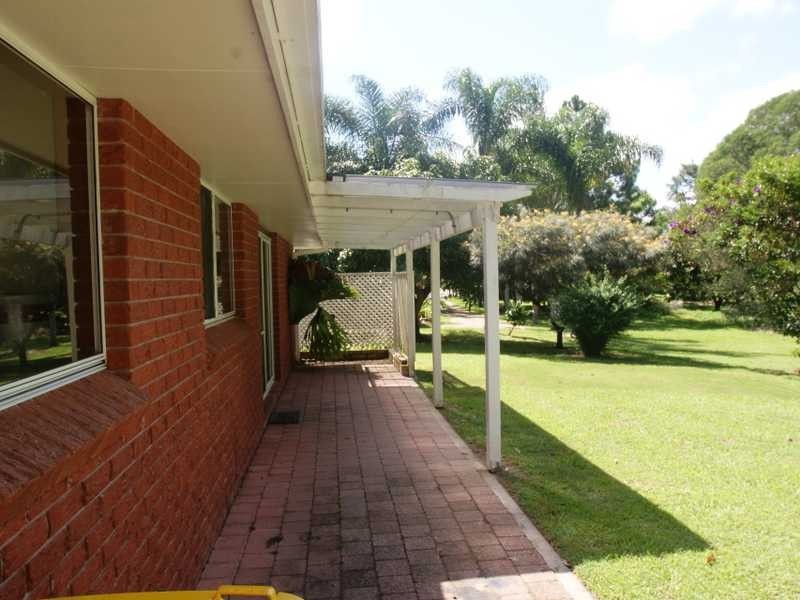 4 Bass Court, Ocean Shores NSW 2483