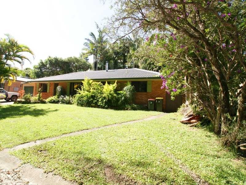 12 Mundarra Avenue, Ocean Shores NSW 2483