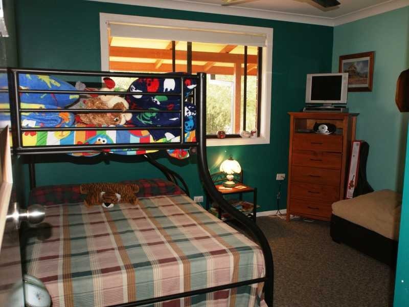 2 Ceron Court, Ocean Shores NSW 2483