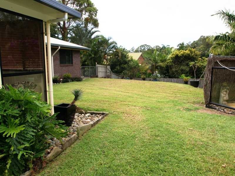 2 Ceron Court, Ocean Shores NSW 2483