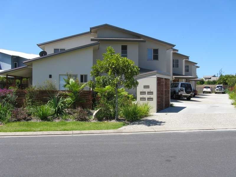 1/4 Halyard Court, Ocean Shores NSW 2483