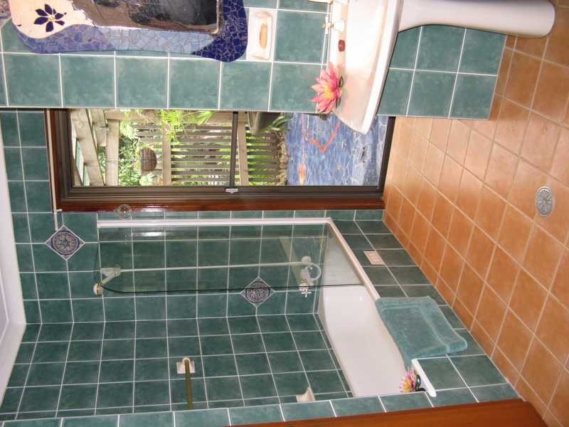 8 Nandroya Avenue, Ocean Shores NSW 2483