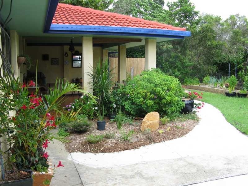 8 Nandroya Avenue, Ocean Shores NSW 2483