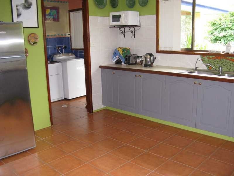 8 Nandroya Avenue, Ocean Shores NSW 2483