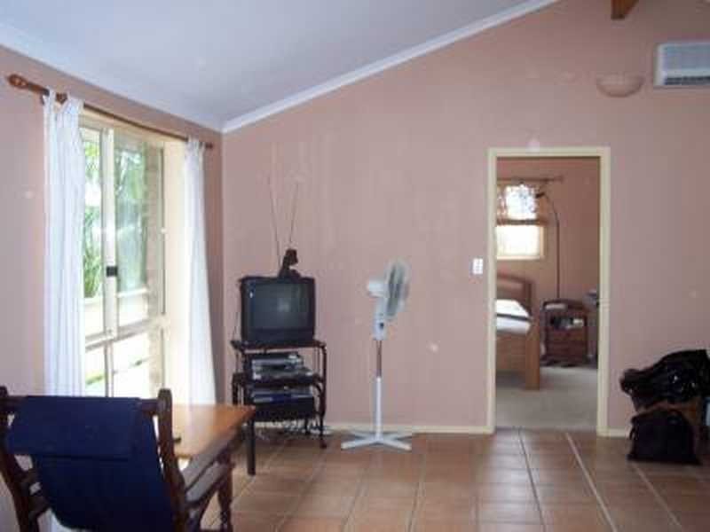 4 Murumba Close, Ocean Shores NSW 2483