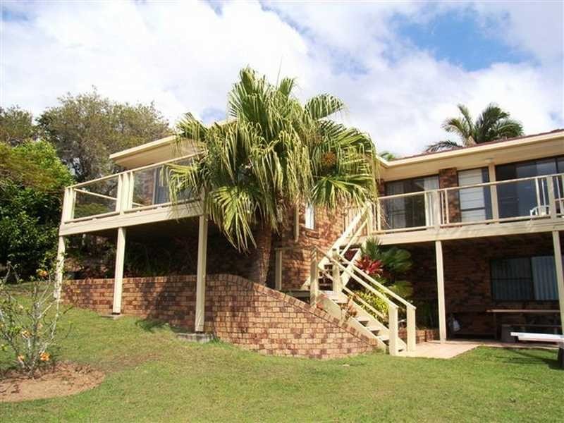 12 Jarrah Crescent, Ocean Shores NSW 2483