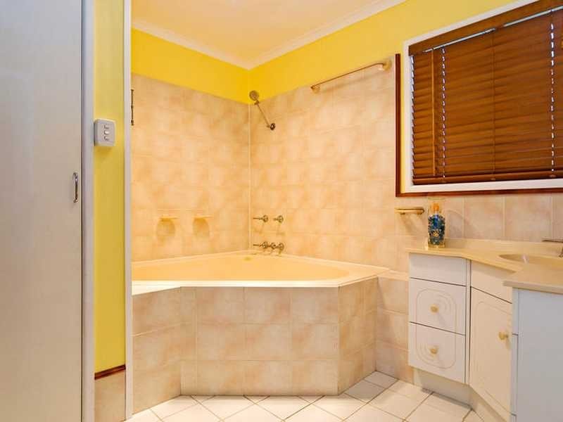 223 Kianawah Rd, Wynnum West QLD 4178