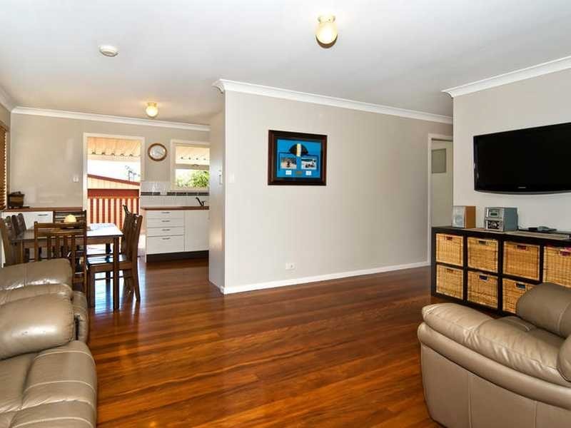 19 Bushing St, Wynnum West QLD 4178