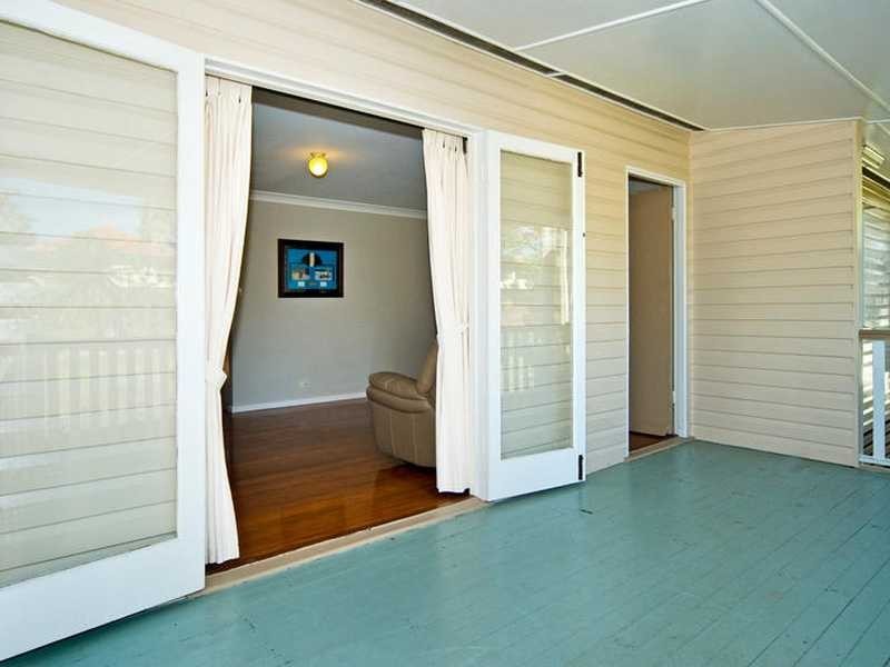 19 Bushing St, Wynnum West QLD 4178