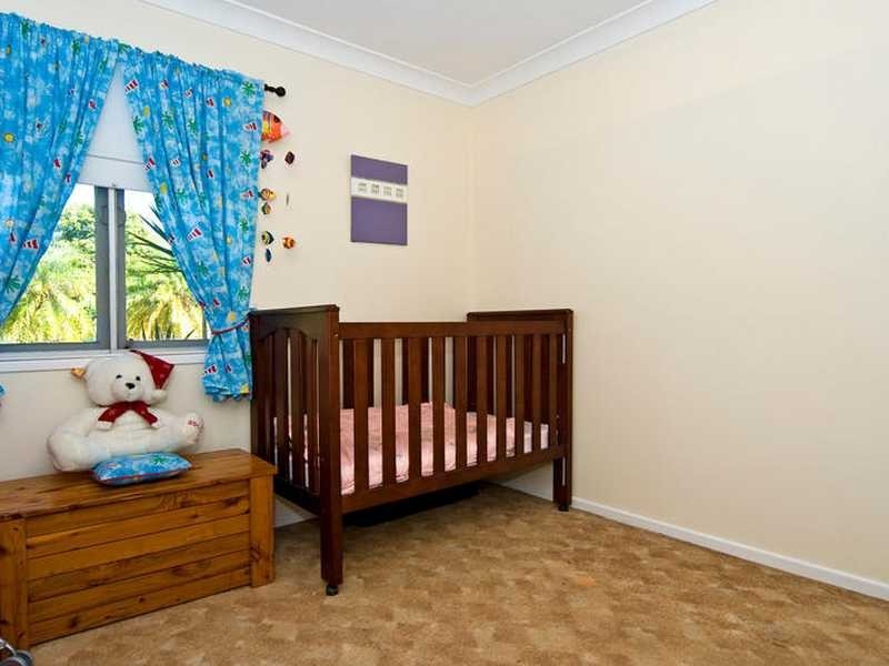 19 Bushing St, Wynnum West QLD 4178