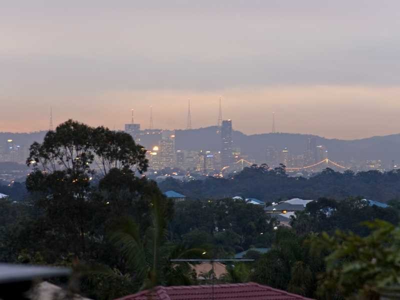 4 Radford Rd, Manly West QLD 4179