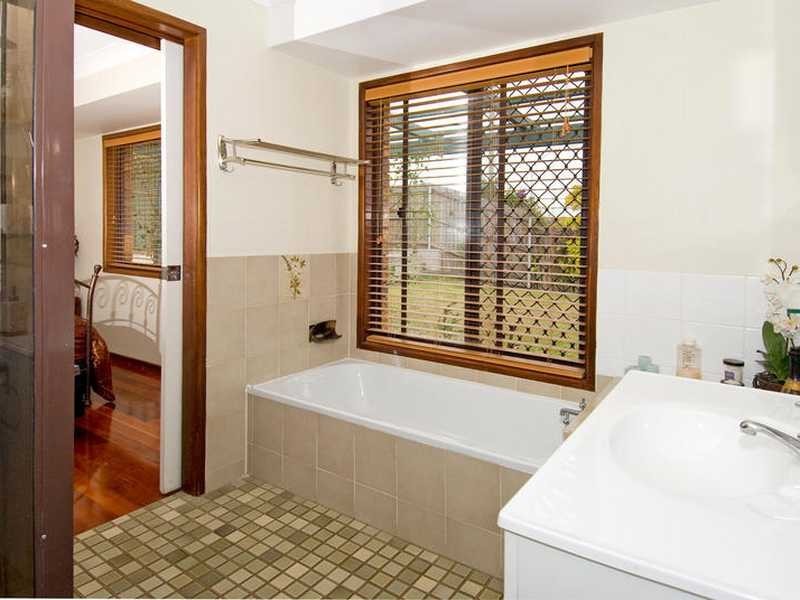 4 Radford Rd, Manly West QLD 4179