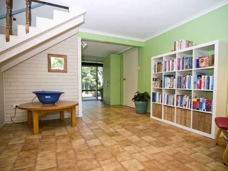 27 Brierty St, Wynnum West QLD 4178
