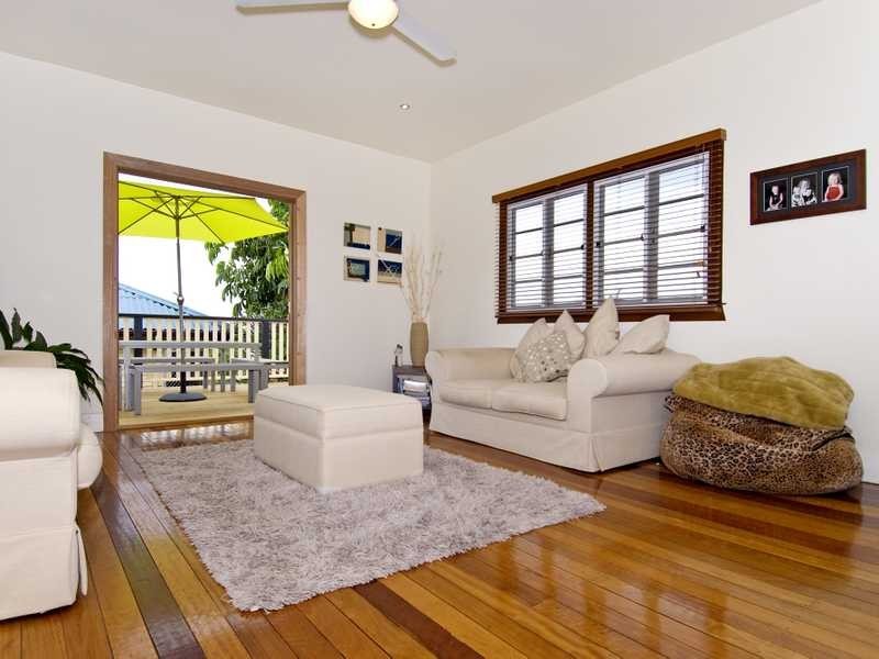 17 Parkview Ave, Wynnum QLD 4178