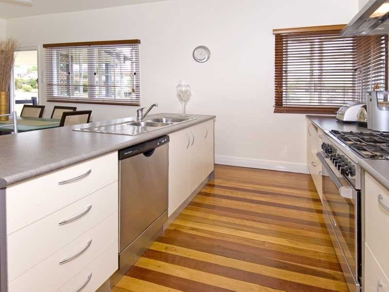 17 Parkview Ave, Wynnum QLD 4178