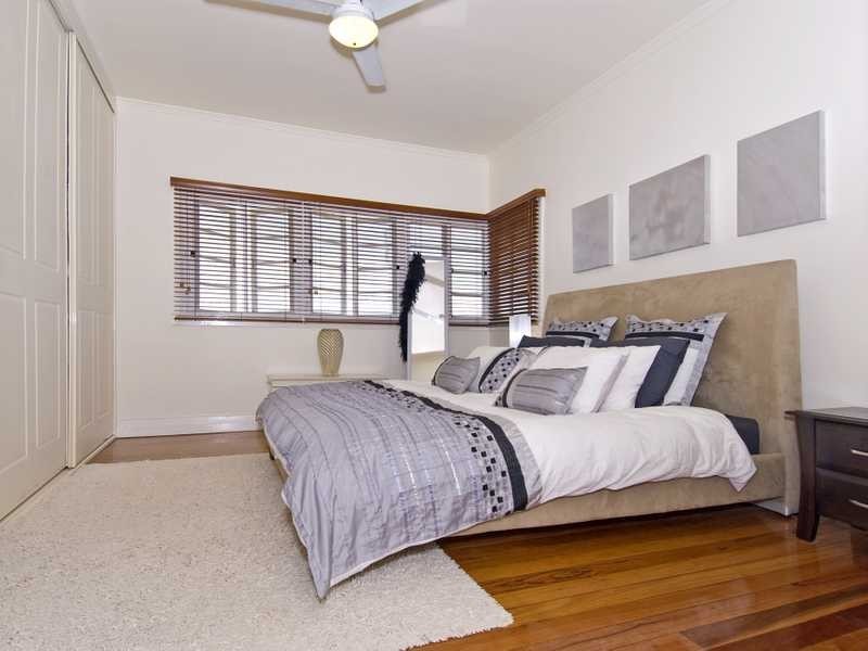 17 Parkview Ave, Wynnum QLD 4178